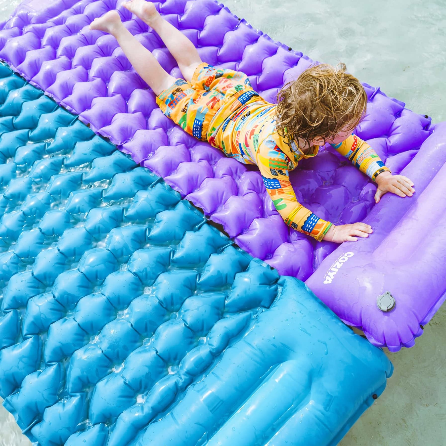 Le matelas gonflable ultra polyvalent pour aller dans l'eau. parfait pour les adultes comme pour les enfants